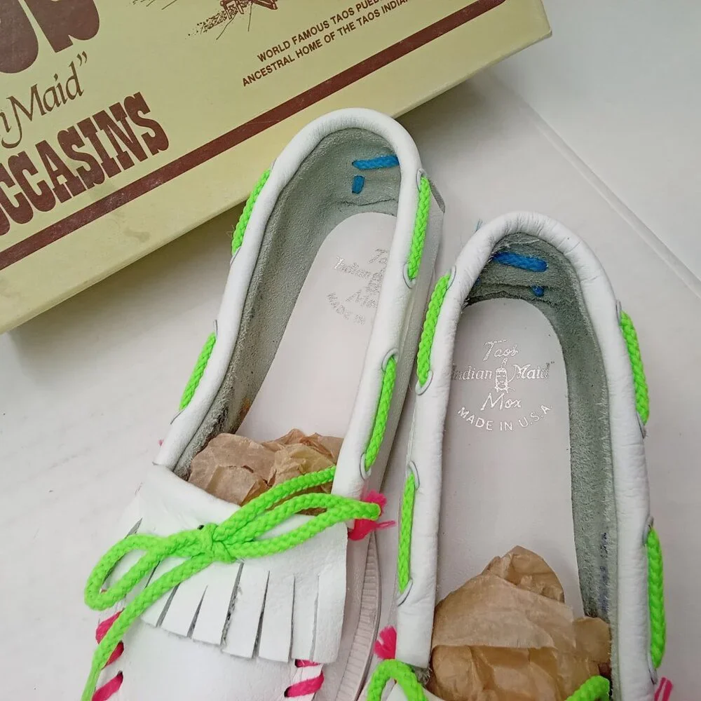 Footwear Taos Indian Maid Moccasins Style 526 Child size-2 White Leather New-IB